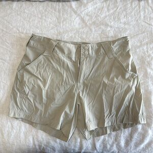 PFG womens shorts, hiking shorts for women, fishing shorts for women